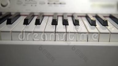 钢琴按键接线黑白按键，合成器..